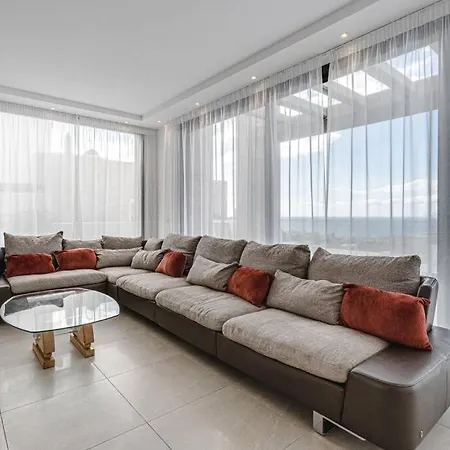 Riviera De 4 Con Piscina. *