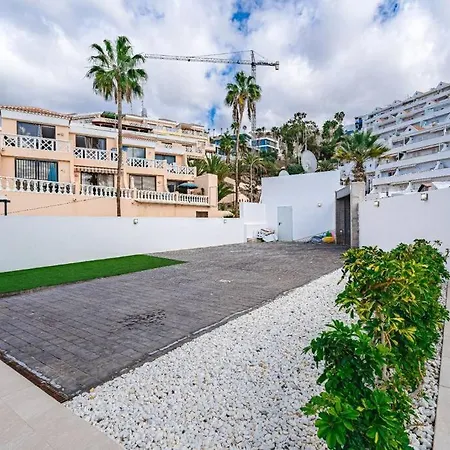 Villa Riviera De 4 Con Piscina. *