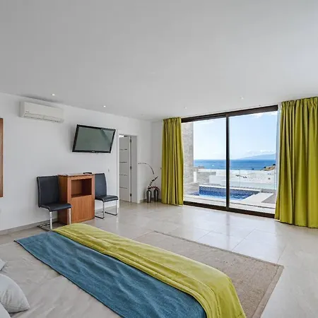 Riviera De 4 Con Piscina. Βίλα Costa Adeje (Tenerife)