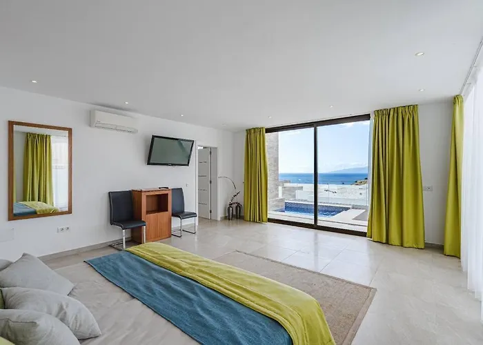 Riviera De 4 Con Piscina. Βίλα Costa Adeje (Tenerife)