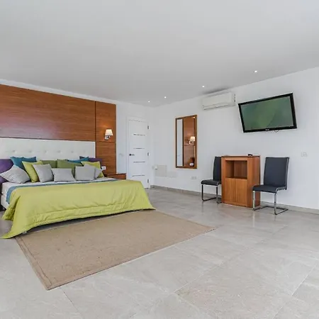 Riviera De 4 Con Piscina. * Адехе