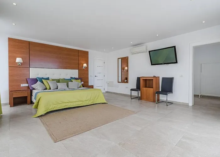 Riviera De 4 Con Piscina. * Адехе