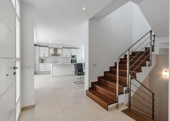 Riviera De 4 Con Piscina. Вілла